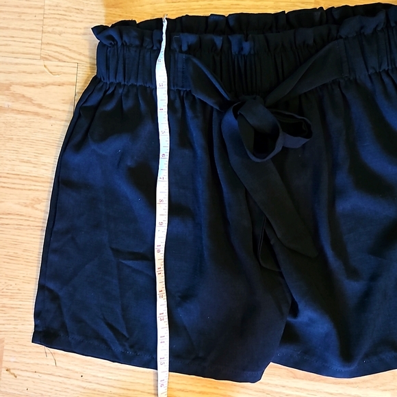 Like New Belted shorts - Picture 3 of 3